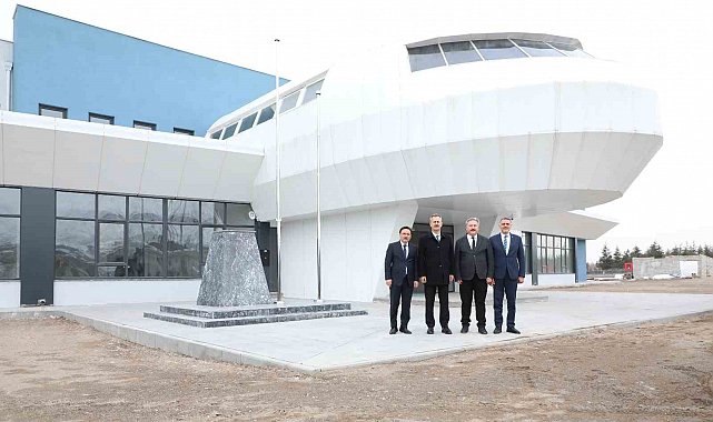 Savunma Sanayii Başkanı Melikgazi Belediyesi Havacılık Ve Uzay Bilimleri Lisesi'ni ziyaret etti