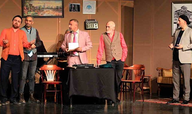 Şehir Tiyatrosu'nun yeni oyunu '3 Kuşak Erzurum' yoğun ilgi gördü