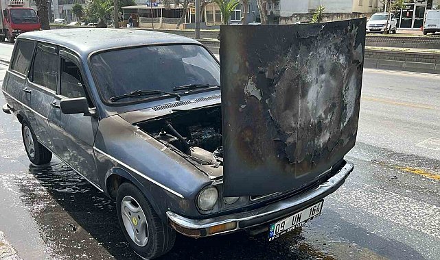 Seyir halindeki otomobil yandı