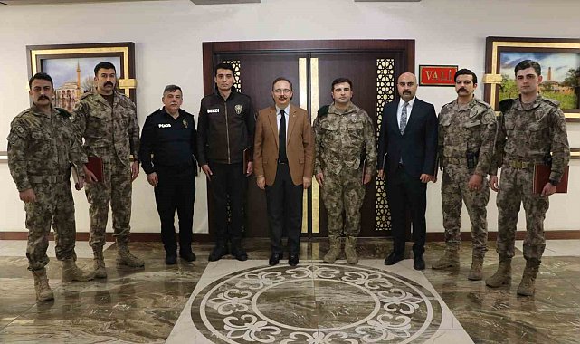 Siirt'te kayıp genç kızı bulan polisler ödüllendirildi