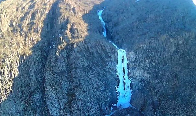 Sivas'ın saklı güzelliği Suçatı Şelalesi'nde 65 metrelik buz sarkıtı oluştu