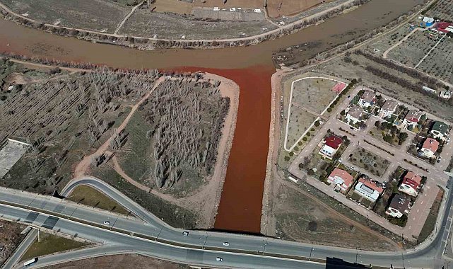 Sivas'ta ilginç doğa olayı havadan görüntülendi