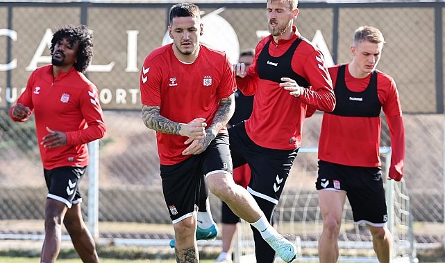 Sivasspor'da Manaj ile Simic takımla çalışmalara başladı