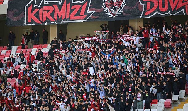 Sivassporlu taraftarlar, Göztepe maçına yoğun ilgi gösterdi