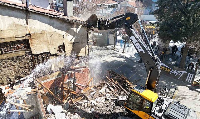 Tarihi Meydan'da yıkım çalışmaları sürüyor