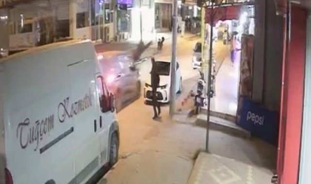 Ticari aracın çarptığı yaya metrelerce havaya uçtu