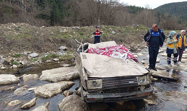 Tofaş otomobil çaya uçtu: 1 ölü, 1 yaralı