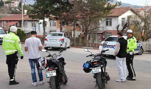 Trafiği tehlikeye sokan motosiklet sürücülerine 11 bin 467 TL para cezası