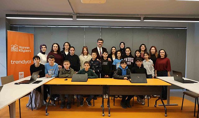 Trendyol'un kadın mühendislerinden Kürkçüler Köyü'ndeki çocuklara dijital eğitim desteği