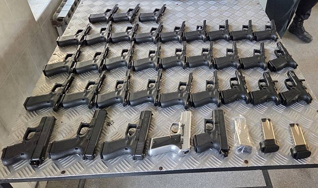 Türkiye'den Hollanda'ya giden otomobilden cephanelik ve suikast tabancaları çıktı