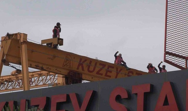 Tuzla tersanede grev: İşçiler kule vince çıktı