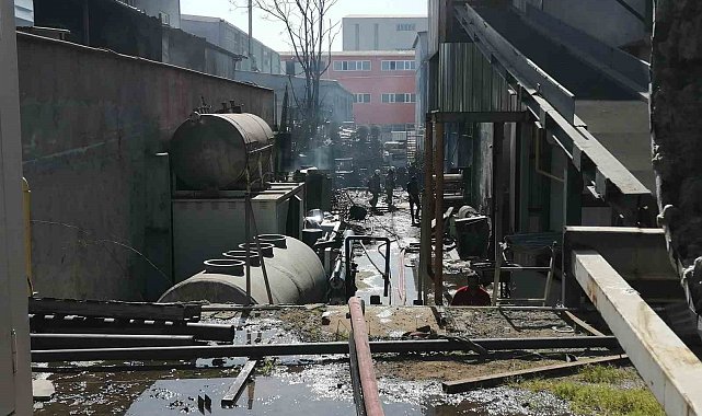 Tuzla'da organize sanayi bölgesinde çıkan yangın söndürüldü