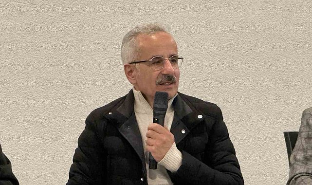 Ulaştırma ve Altyapı Bakanı Abdulkadir Uraloğlu sahurda balıkçılarla bir araya geldi