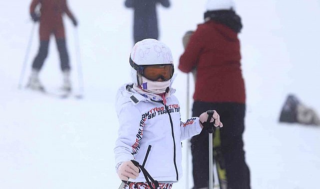 Uludağ'da kar kalınlığı yeniden 60 santimetreye yükseldi