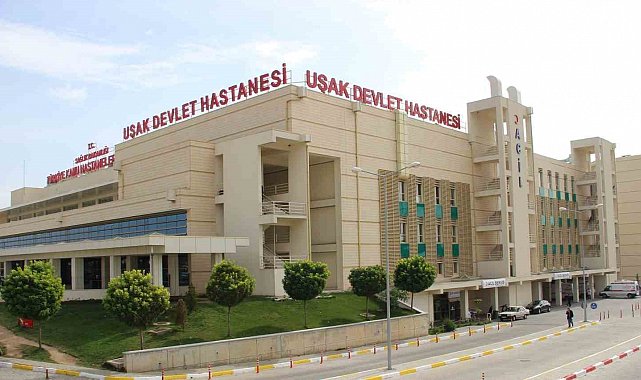 Uşak Eğitim ve Araştırma Hastanesindeki yasak bölgede sigara içenlere ceza yazıldı