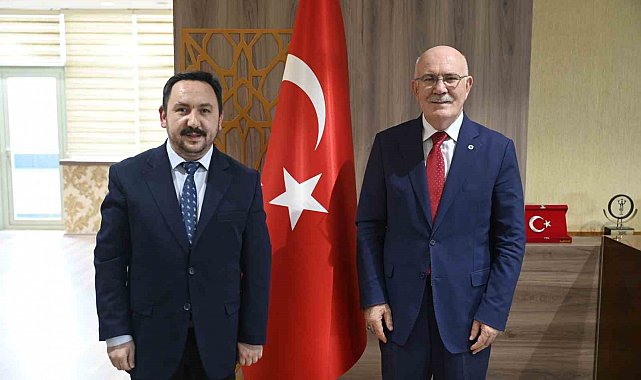 Uşak Kent Konseyi'nden Uşak Üniversitesi öğrencilere hediye çeki verildi