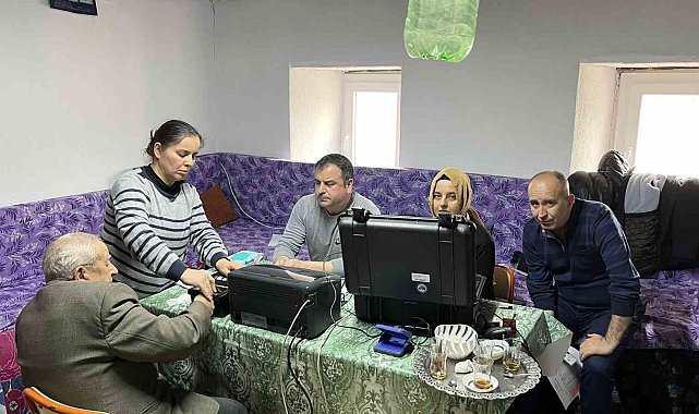 Uşak'ta 253 vatandaşın başvuruları adreslerinde alındı