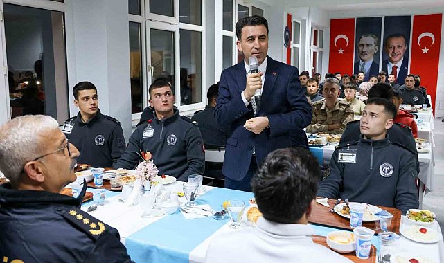 Vali Aygöl, polis adaylarıyla bir araya geldi