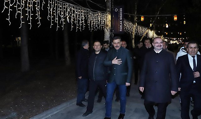 Vali Çiftçi, öğrencilerle sahur yaptı