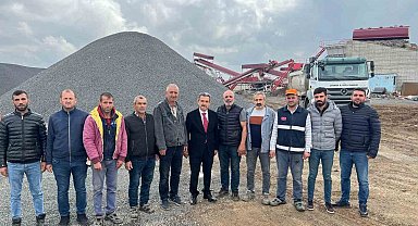 Vali Ekici İdil'de taş toplama ve kırma tesisinde incelemede bulundu