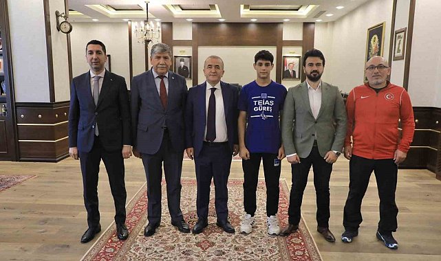 Vali Hatipoğlu, başarılı sporcuları ağırladı