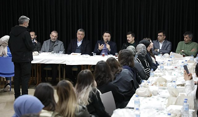 Vali Musa Işın KYK'lı öğrencilerle sahurda buluştu