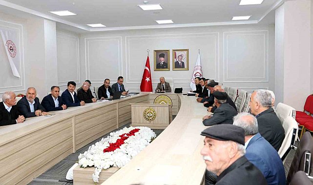 Vali Varol, Koçali ve Bağlıca köy heyetiyle bir araya geldi