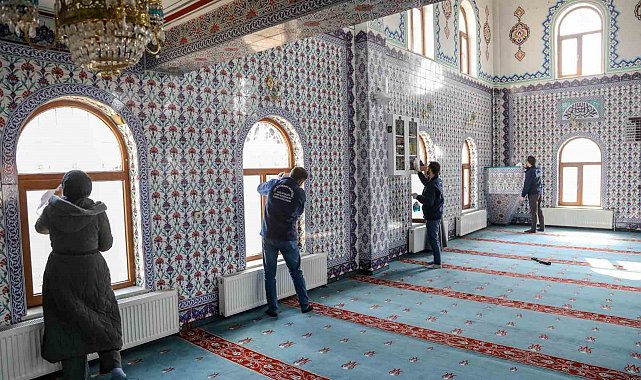 Van Büyükşehir Belediyesi kentteki camileri temizliyor