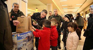 Vatandaşlara fidan dağıttılar