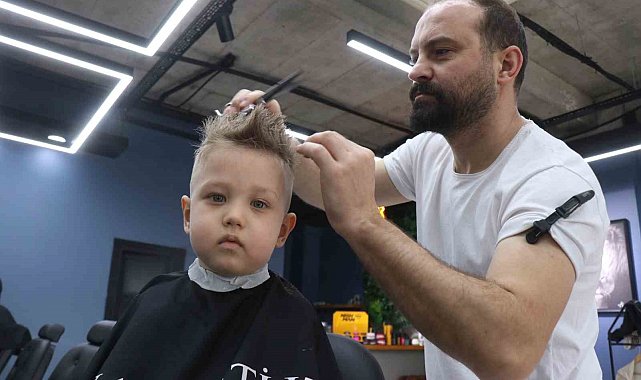 Vatandaşları bayrama hazırlıyorlar: Erken saatlerde açılan dükkanlar sahurda kapanıyor