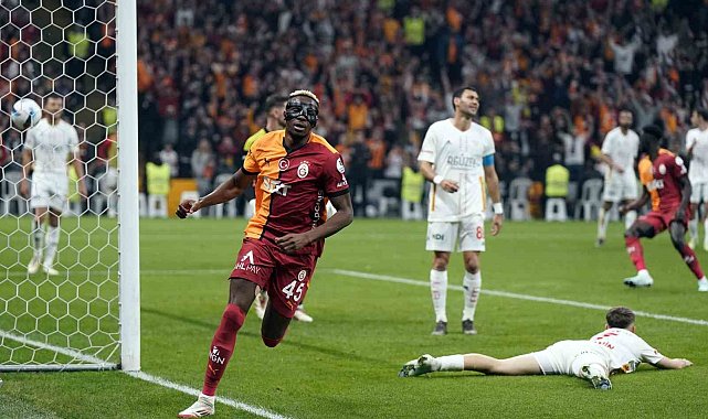 Victor Osimhen, gol krallığında zirveye yerleşti
