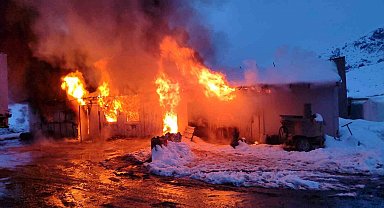 Yapım işi Bayburt Group tarafından sürdürülen Kop Tünelinin şantiyesinde yangın çıktı
