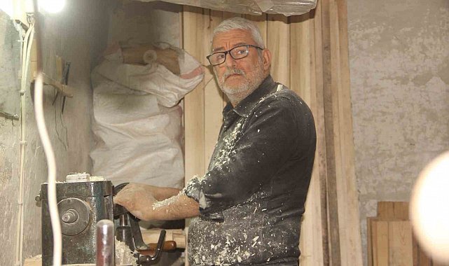 Yarım asırlık marangoz ustası mesleğini aşkla sürdürüyor