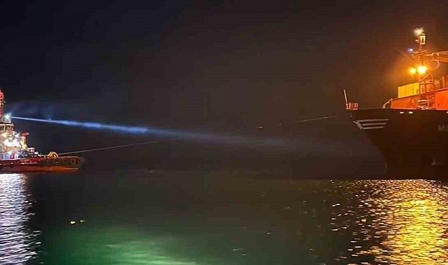 Yeşilköy'de karaya oturan kargo gemisi 13 saat sonra kurtarıldı