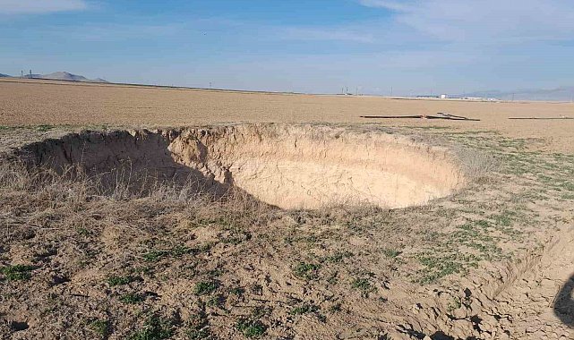 Yıllar önce toprak doldurduğu obruk tekrar çöktü