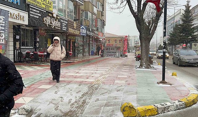 Yozgat'ta martta yağan kar çiftçiyi endişelendirdi