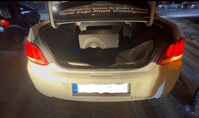 Yüksek sesle müzik dinleyen sürücüler cezadan kaçamadı