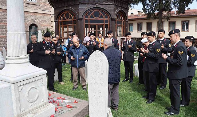 Zağnos Paşa Camii haziresinde yatan Şehit Yüzbaşı Necati Bey anıldı