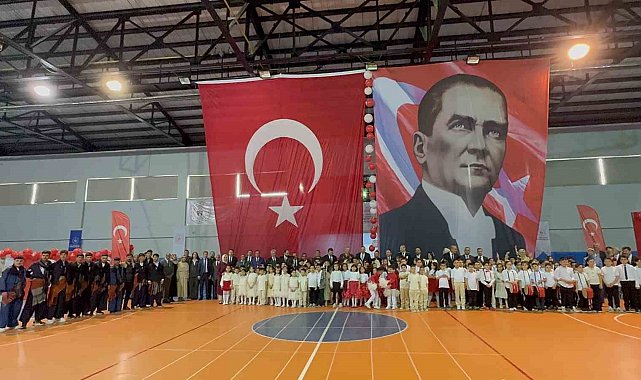 105. yıl coşkusu Tatvan'da renkli görüntülere sahne oldu