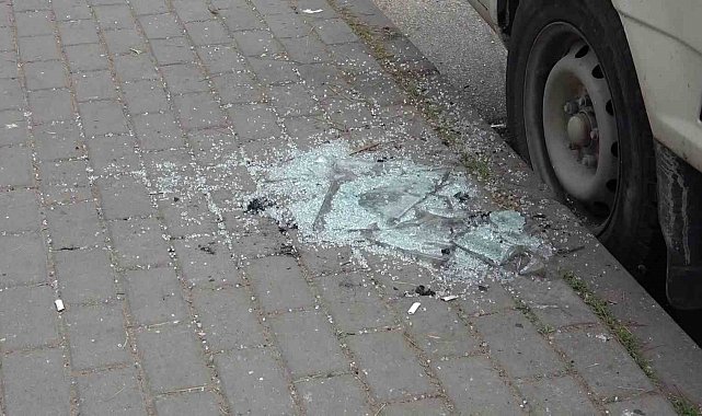 11 kere evin camını kırdı, yetmedi abisinin aracını yakmaya çalıştı..