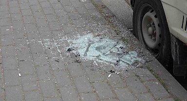 11 kere evin camını kırdı, yetmedi abisinin aracını yakmaya çalıştı..