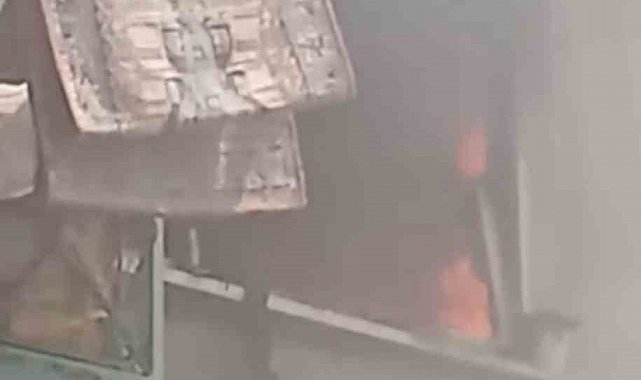 2 katlı bina alevlere teslim oldu