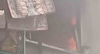 2 katlı bina alevlere teslim oldu