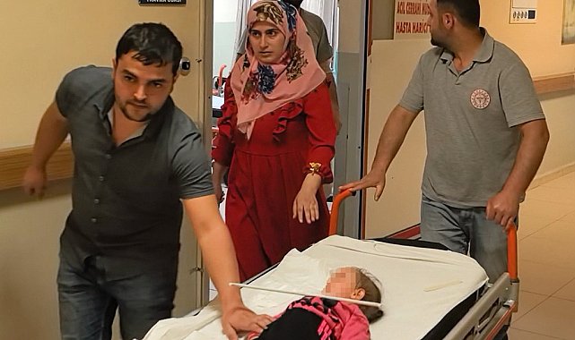 2 yaşındaki çocuğun çenesine askı saplandı
