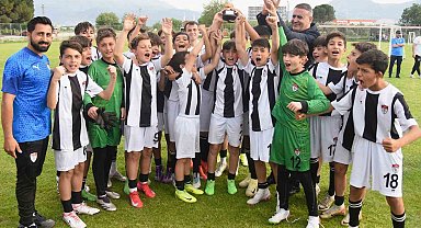 23 Nisan Futbol Turnuvası'nda kupalar sahiplerini buldu