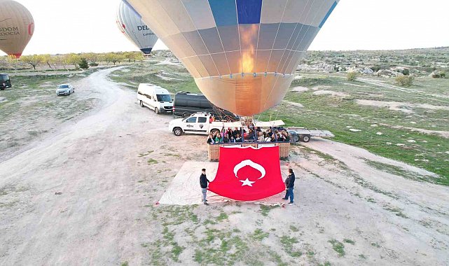 23 Nisan kutlamaları gökyüzünde başladı