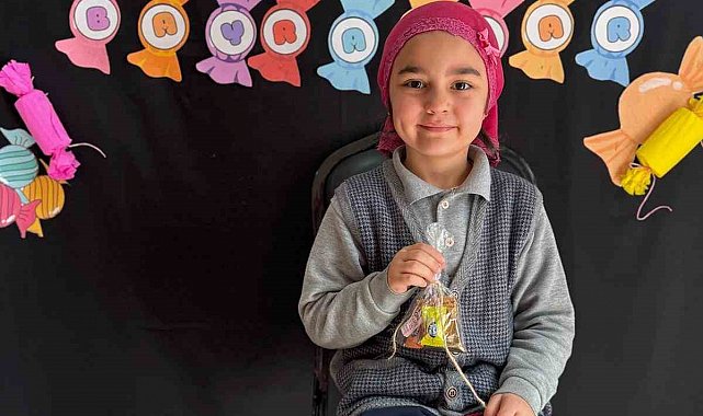 23 Nisan kutlamaları sonrasında geldiği evinde balkondan düşerek hayatını kaybetti