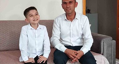 23 Nisan töreninde şarkı söyledi viral oldu