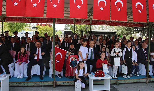 23 Nisan Ulusal Egemenlik ve Çocuk Bayramı Uşak'ta coşku ile kutlandı