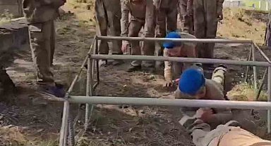 23 Nisan'a özel komanda bölüğünün misafiri olan çocuklara zorlu görev